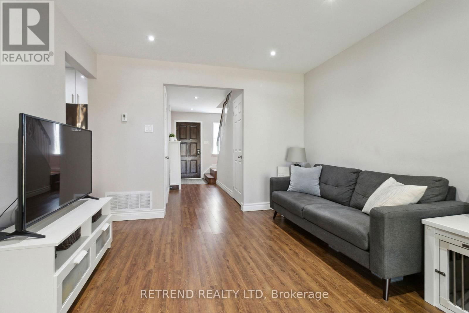 8 NILES WAY Image 8