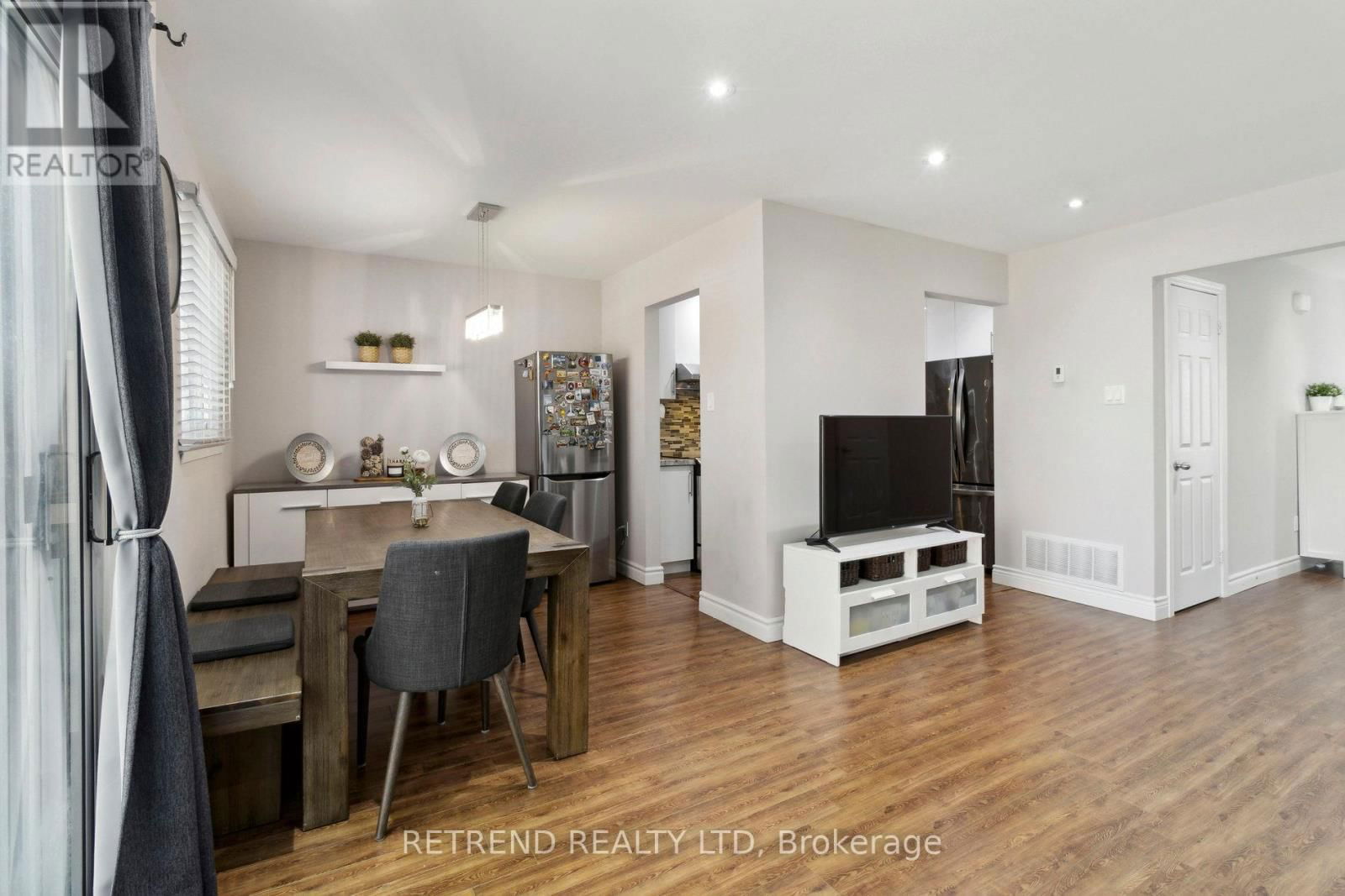 8 NILES WAY Image 9