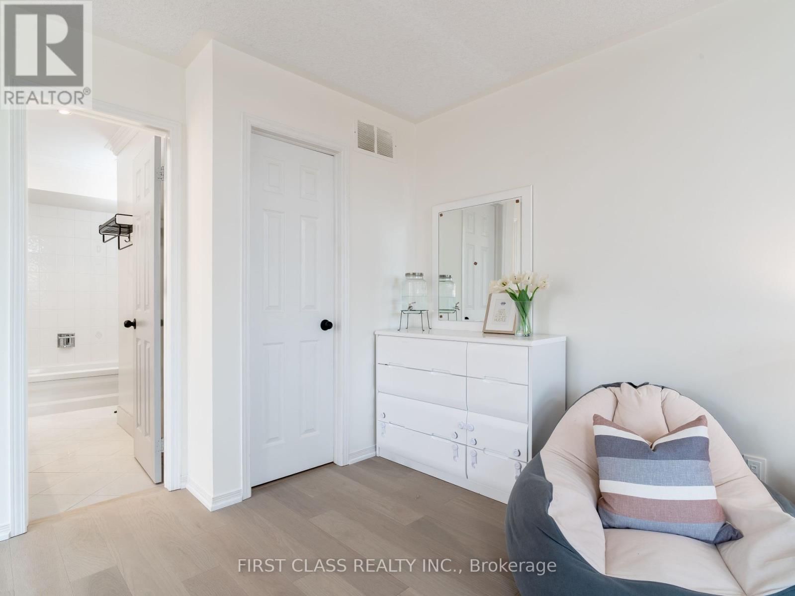 703 CARADONNA CRESCENT Image 18