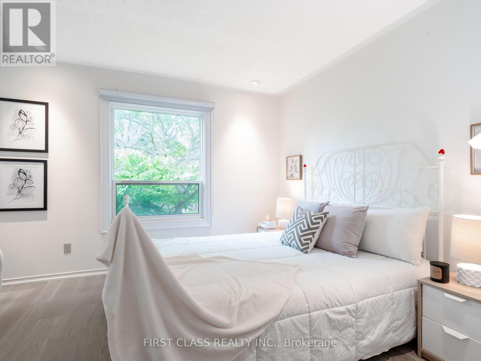 703 CARADONNA CRESCENT Image 23