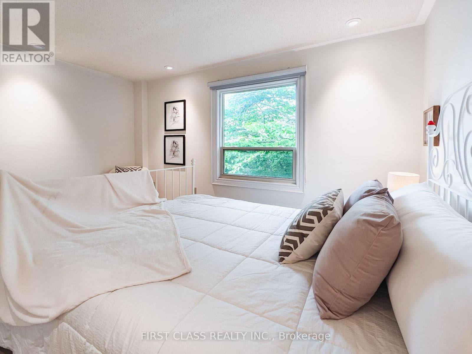703 CARADONNA CRESCENT Image 25