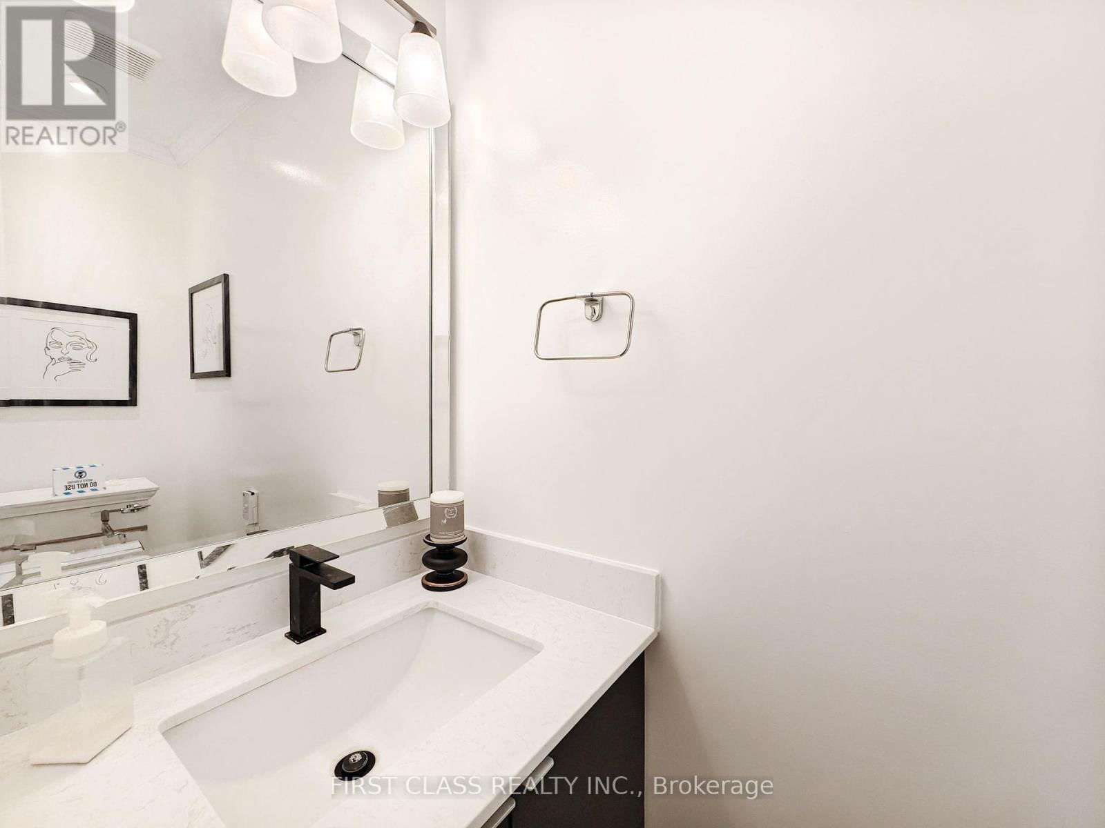 703 CARADONNA CRESCENT Image 32
