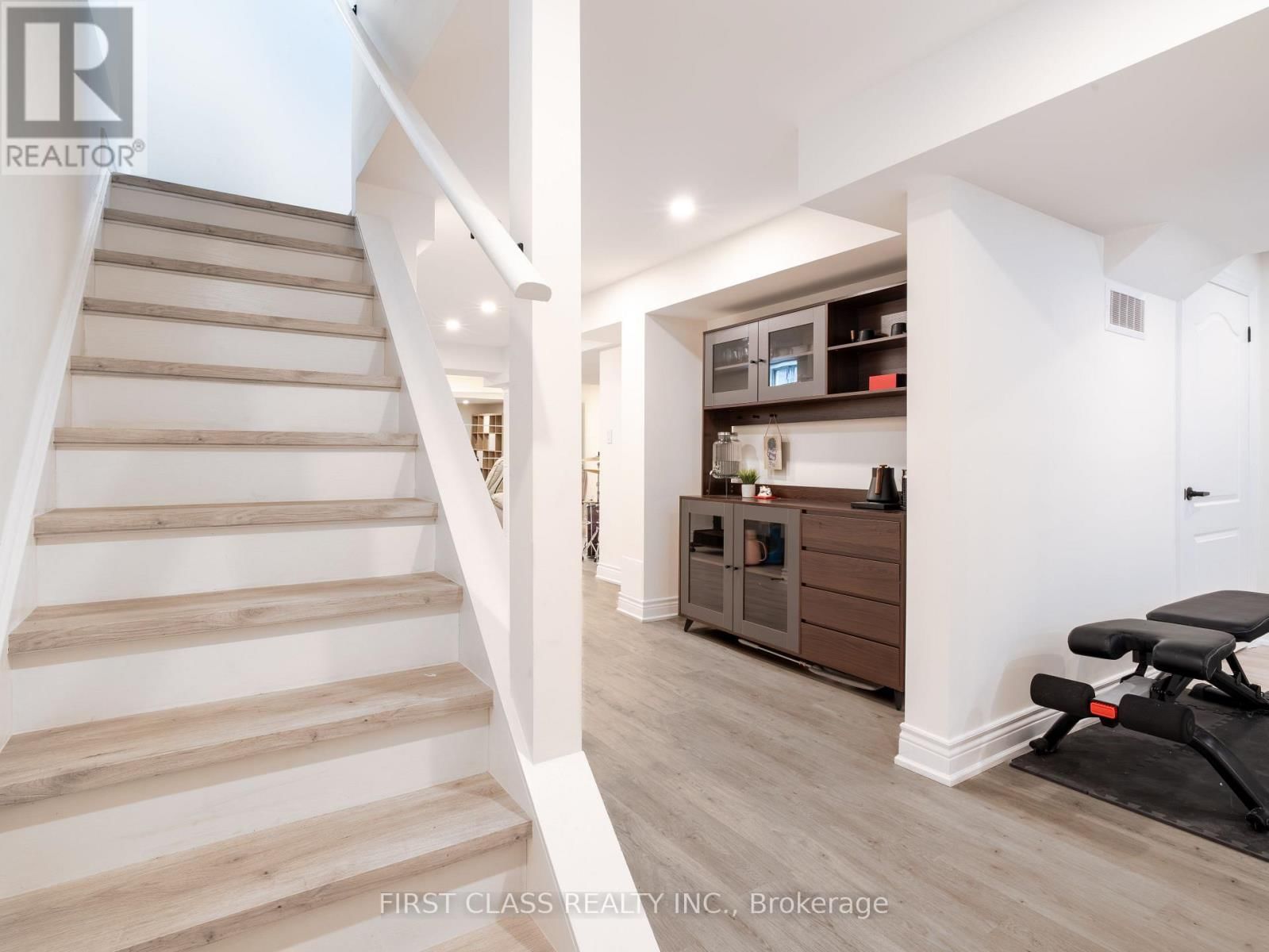 703 CARADONNA CRESCENT Image 33