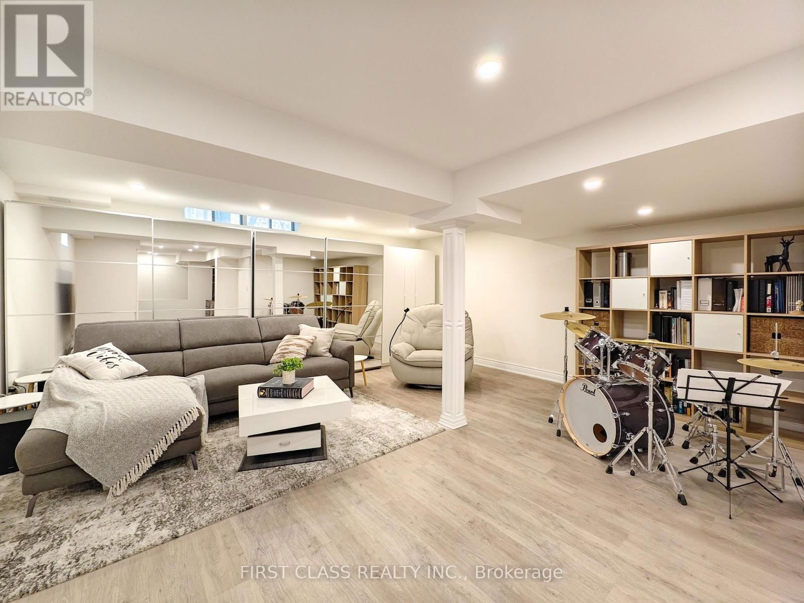 703 CARADONNA CRESCENT Image 37