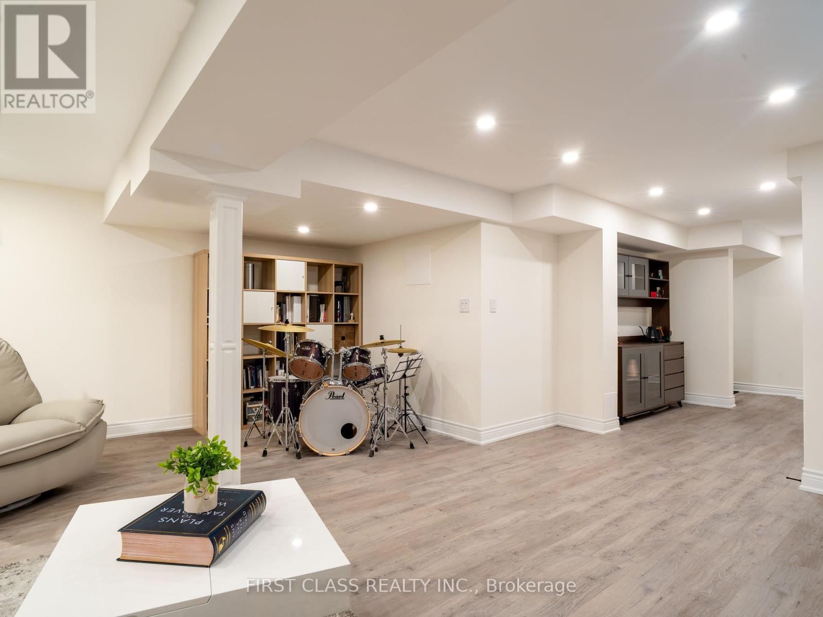 703 CARADONNA CRESCENT Image 39