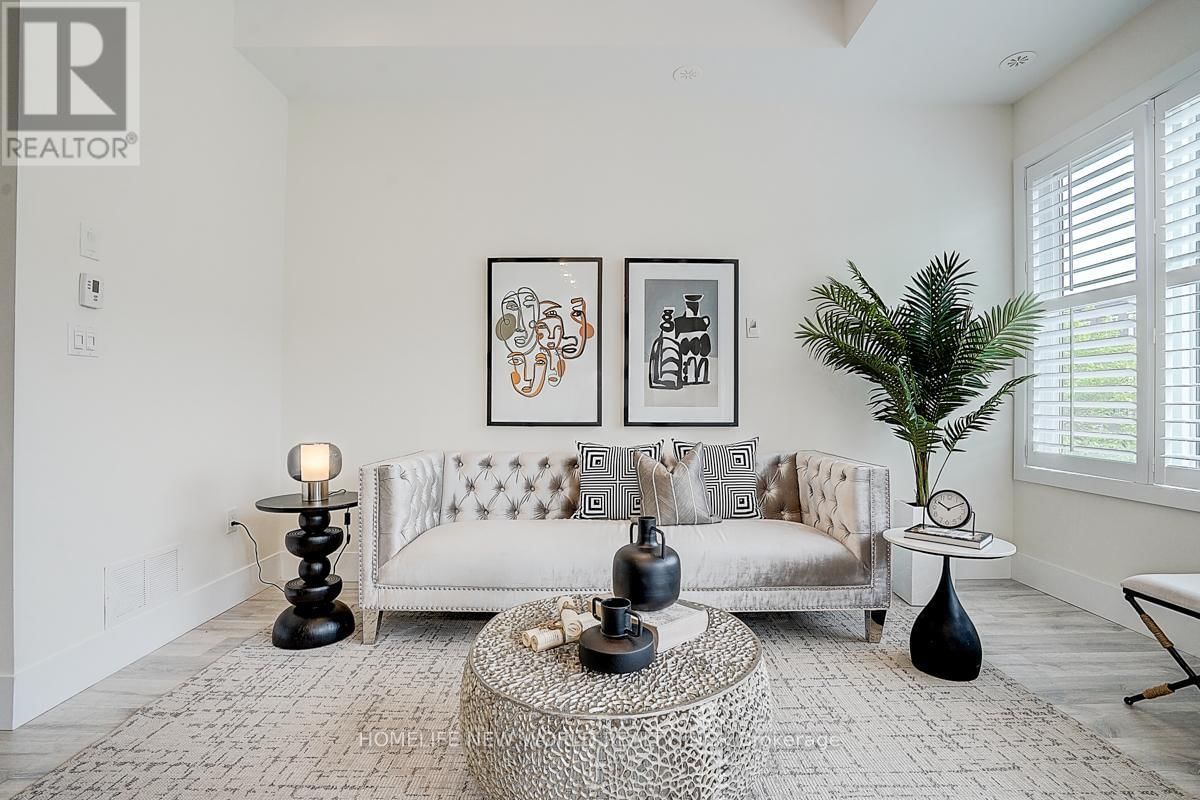 25 SYDNEY CIRCLE Image 18
