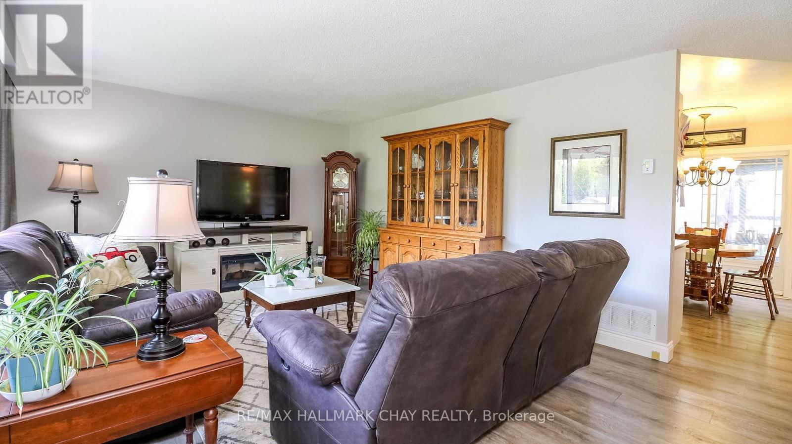 5142 30 SIDEROAD Image 12
