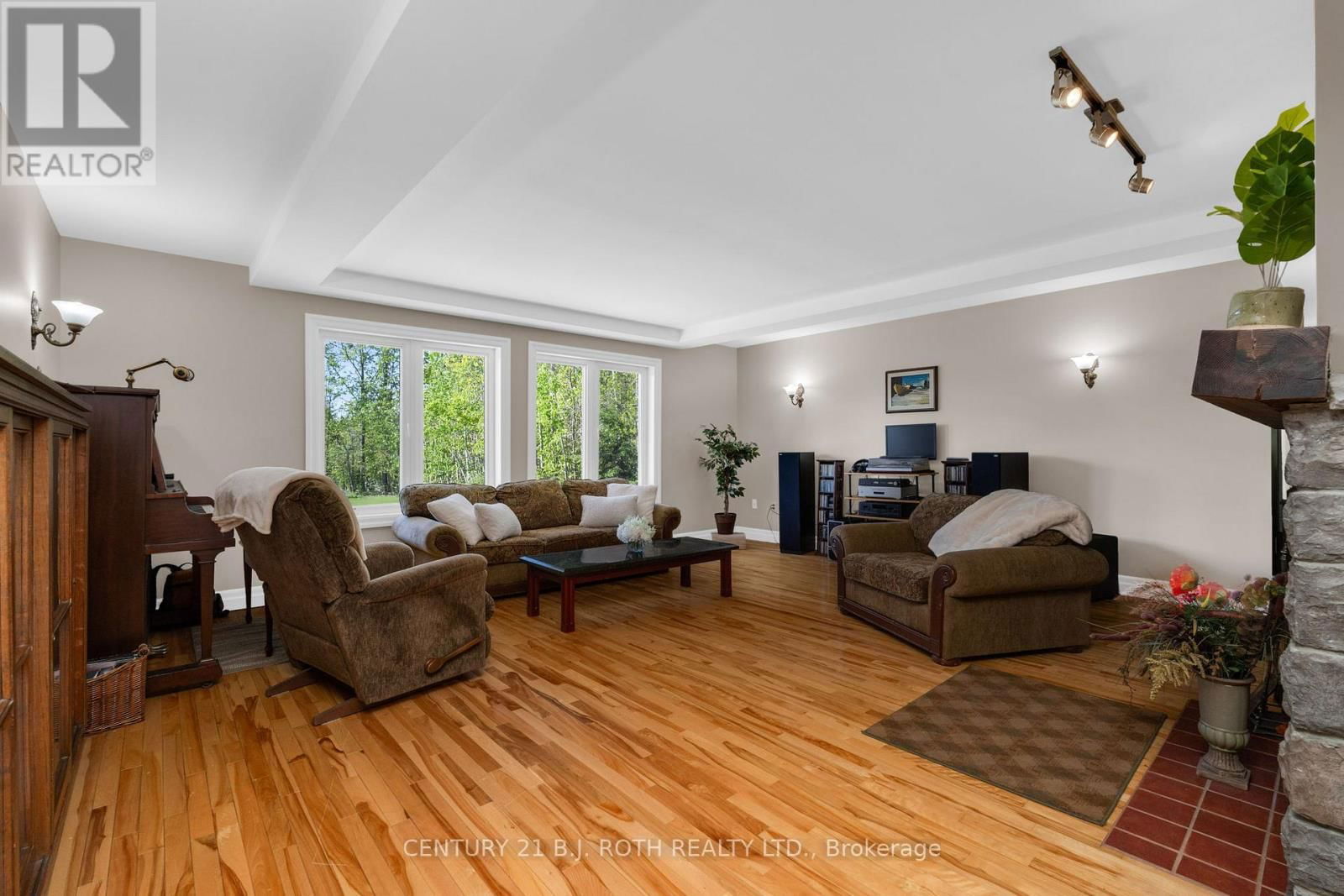 3809 EAST STREET Image 9