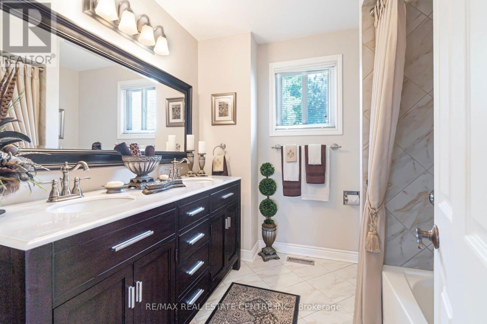 29 JANUS PLACE Image 22