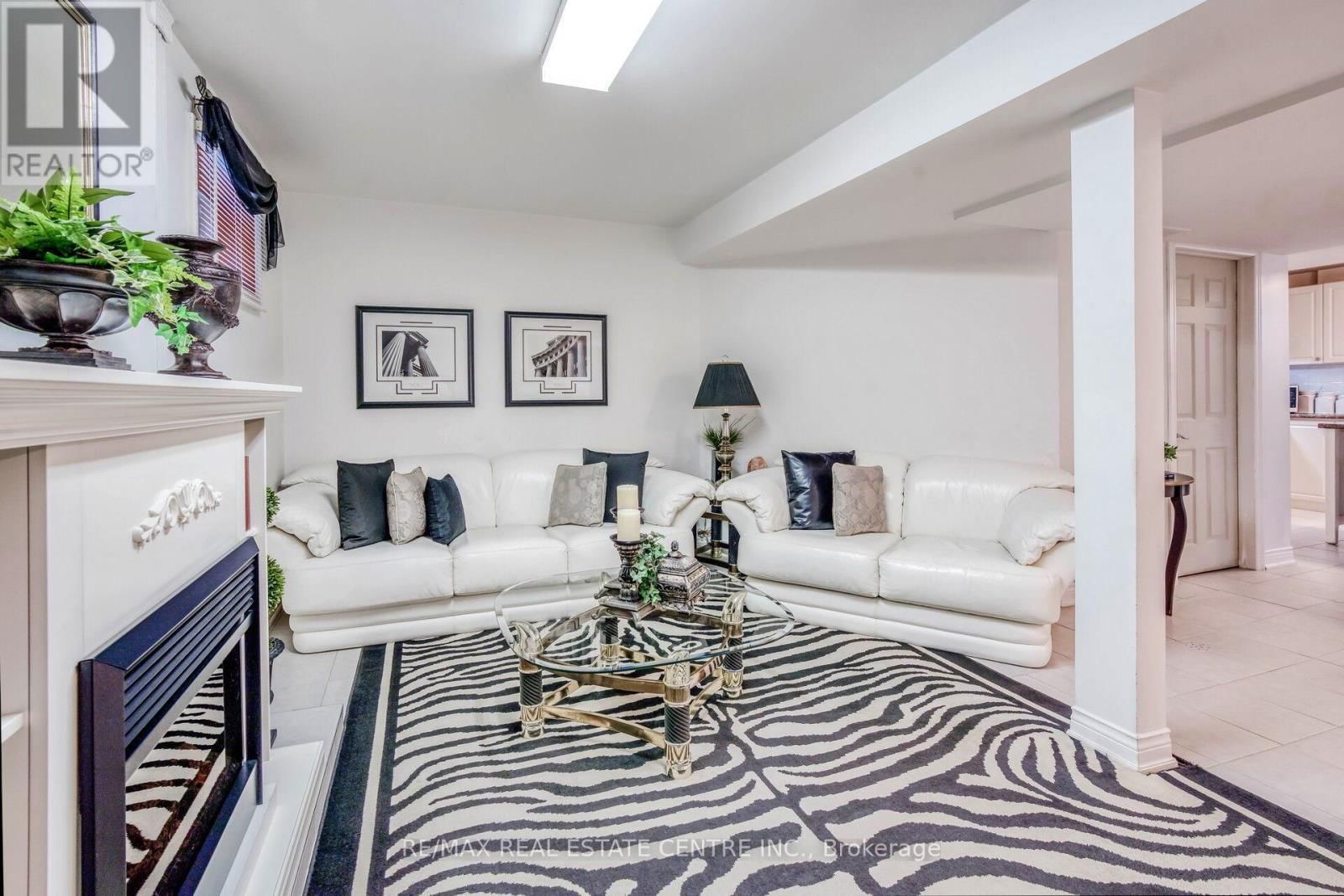 29 JANUS PLACE Image 36
