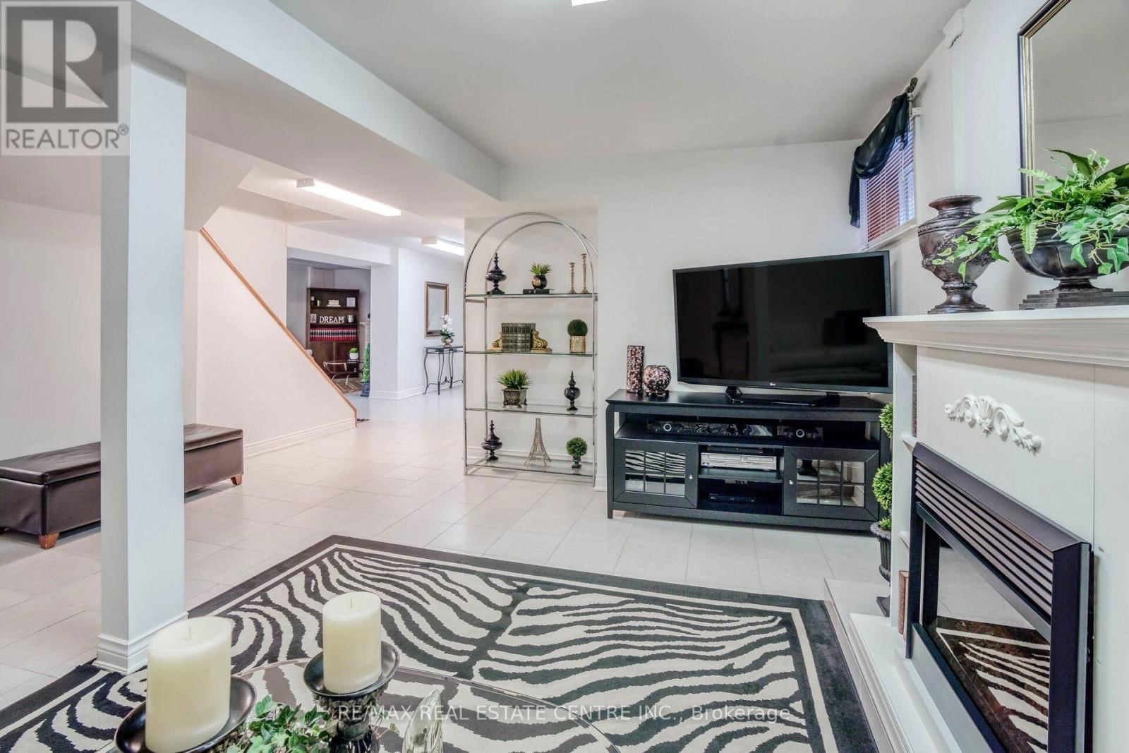 29 JANUS PLACE Image 37