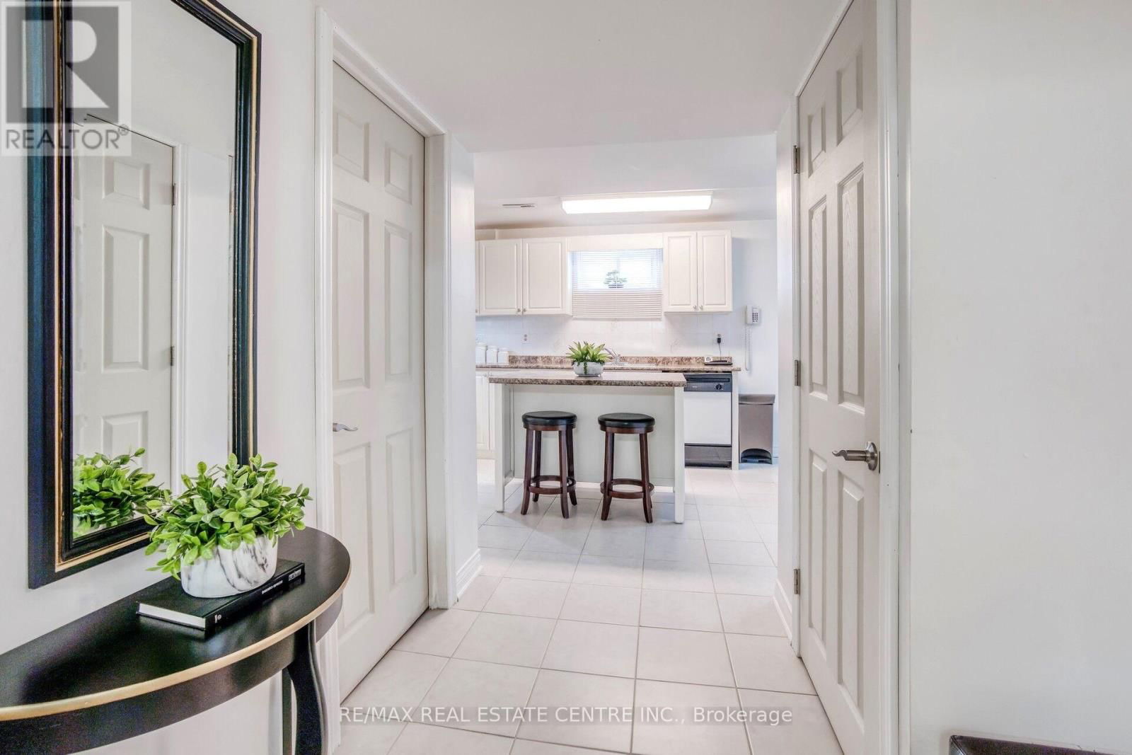 29 JANUS PLACE Image 38