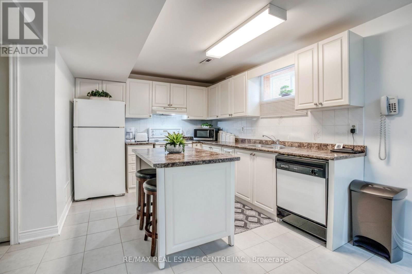 29 JANUS PLACE Image 40