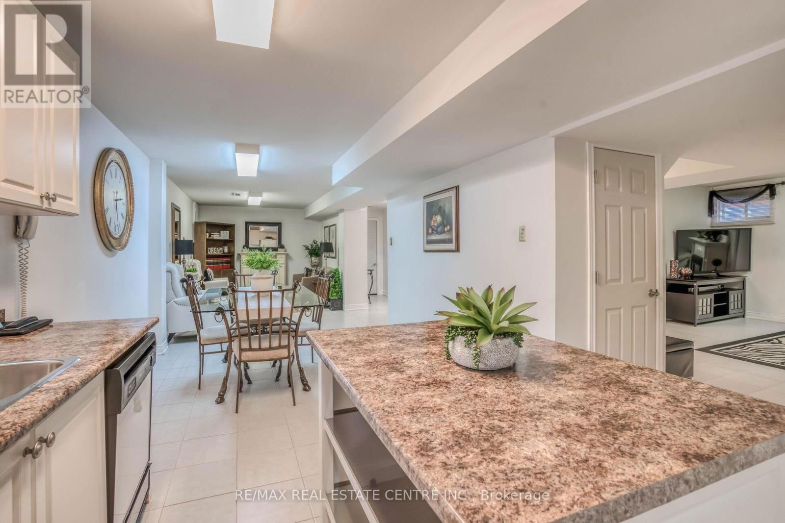 29 JANUS PLACE Image 42