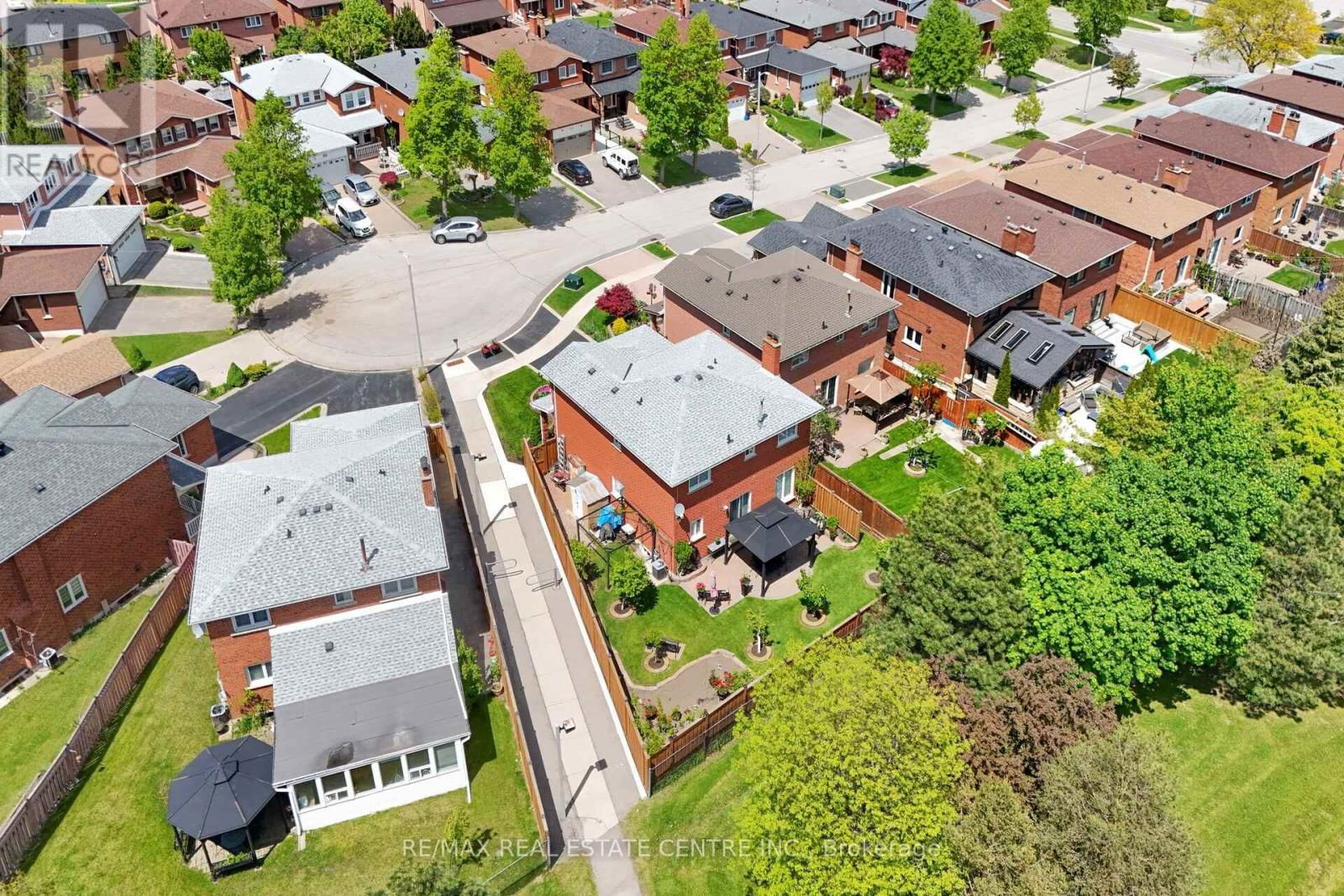 29 JANUS PLACE Image 48