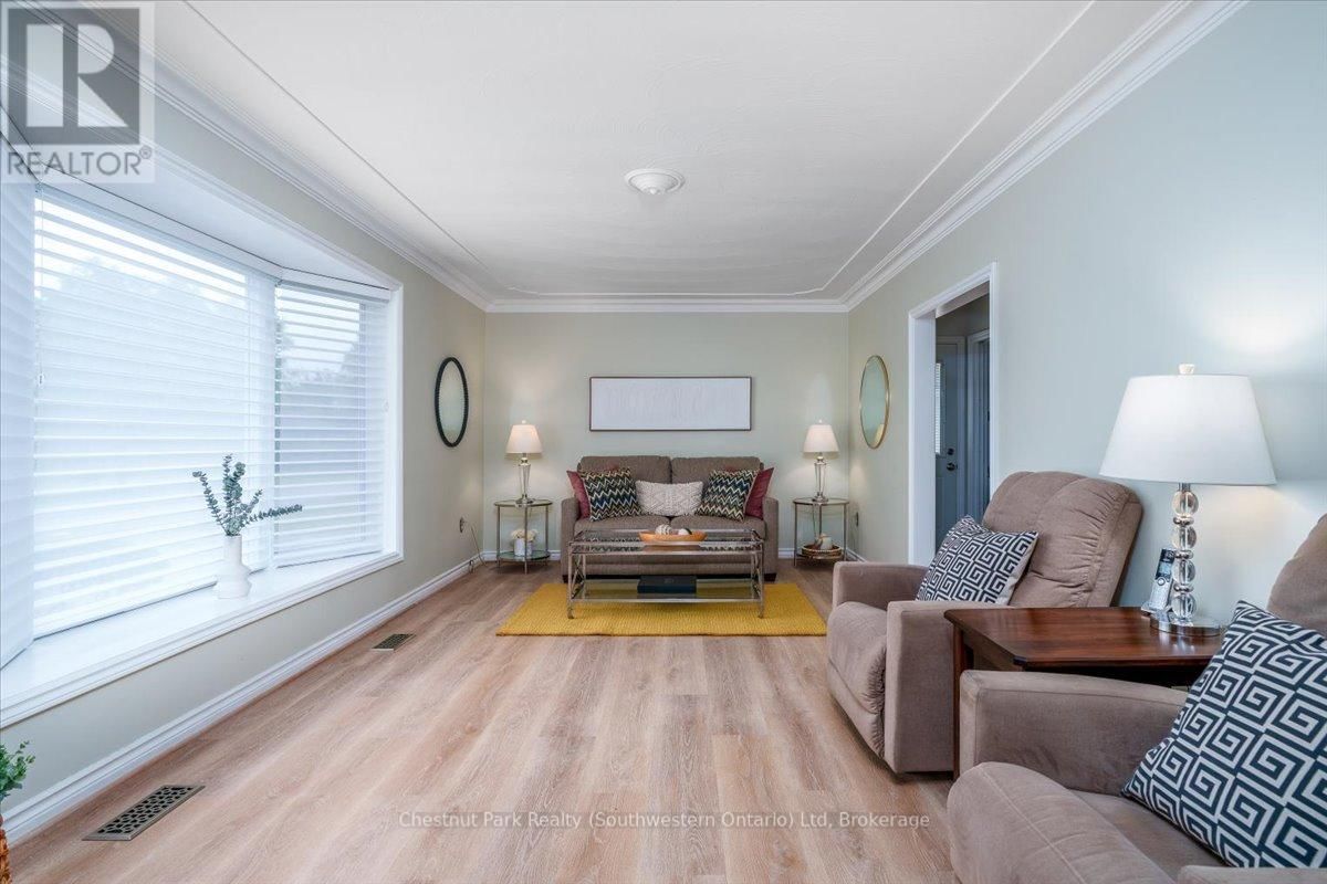 31 SUNSET STREET Image 10