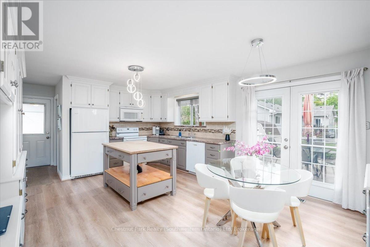 31 SUNSET STREET Image 13