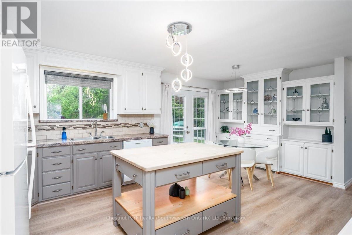31 SUNSET STREET Image 14