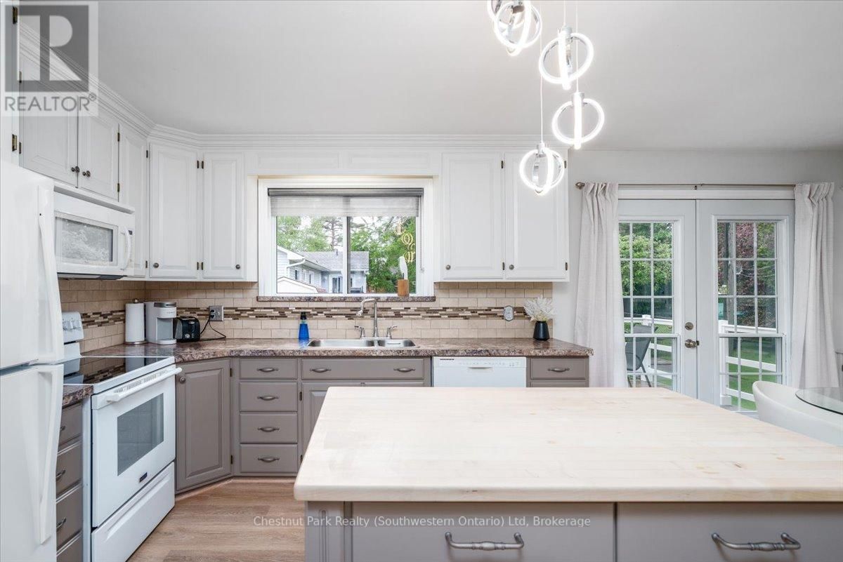 31 SUNSET STREET Image 15
