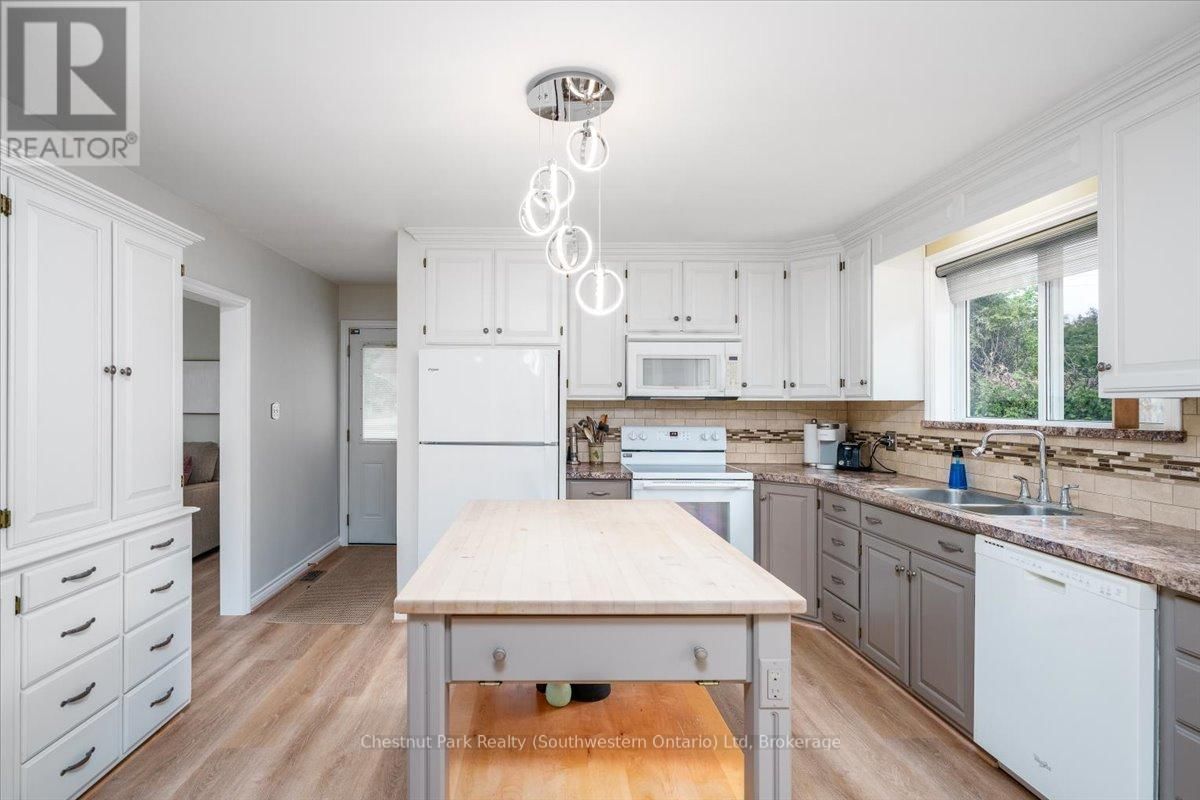 31 SUNSET STREET Image 17