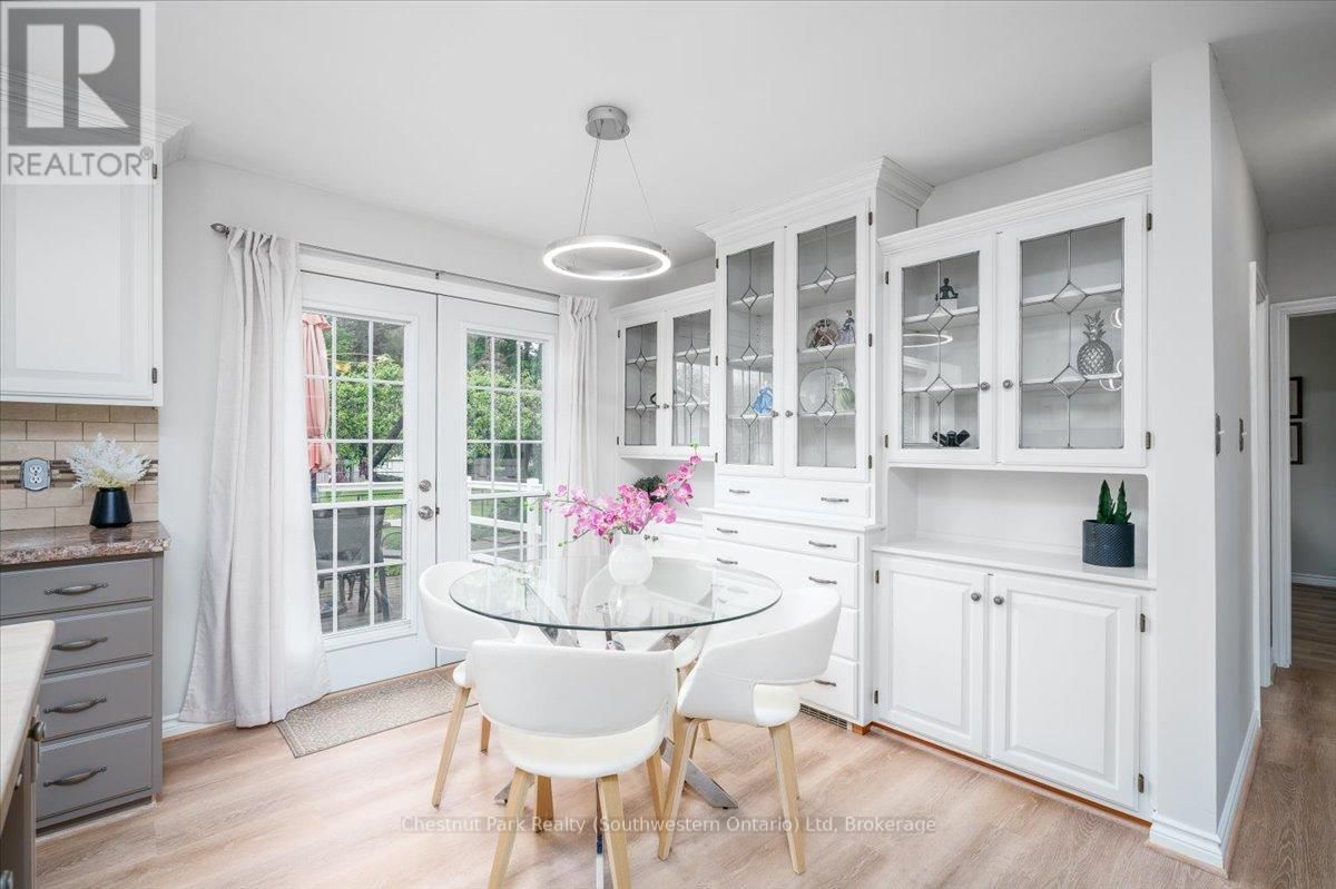 31 SUNSET STREET Image 18