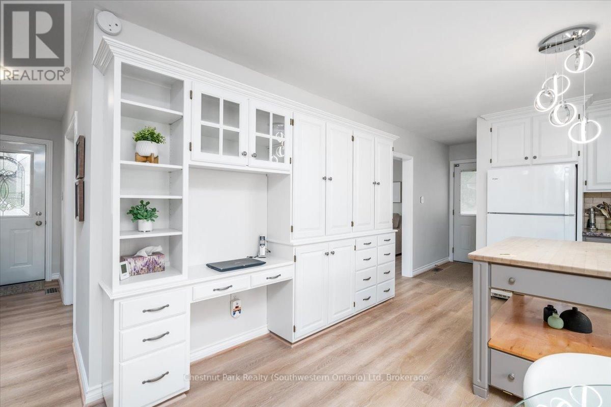 31 SUNSET STREET Image 19