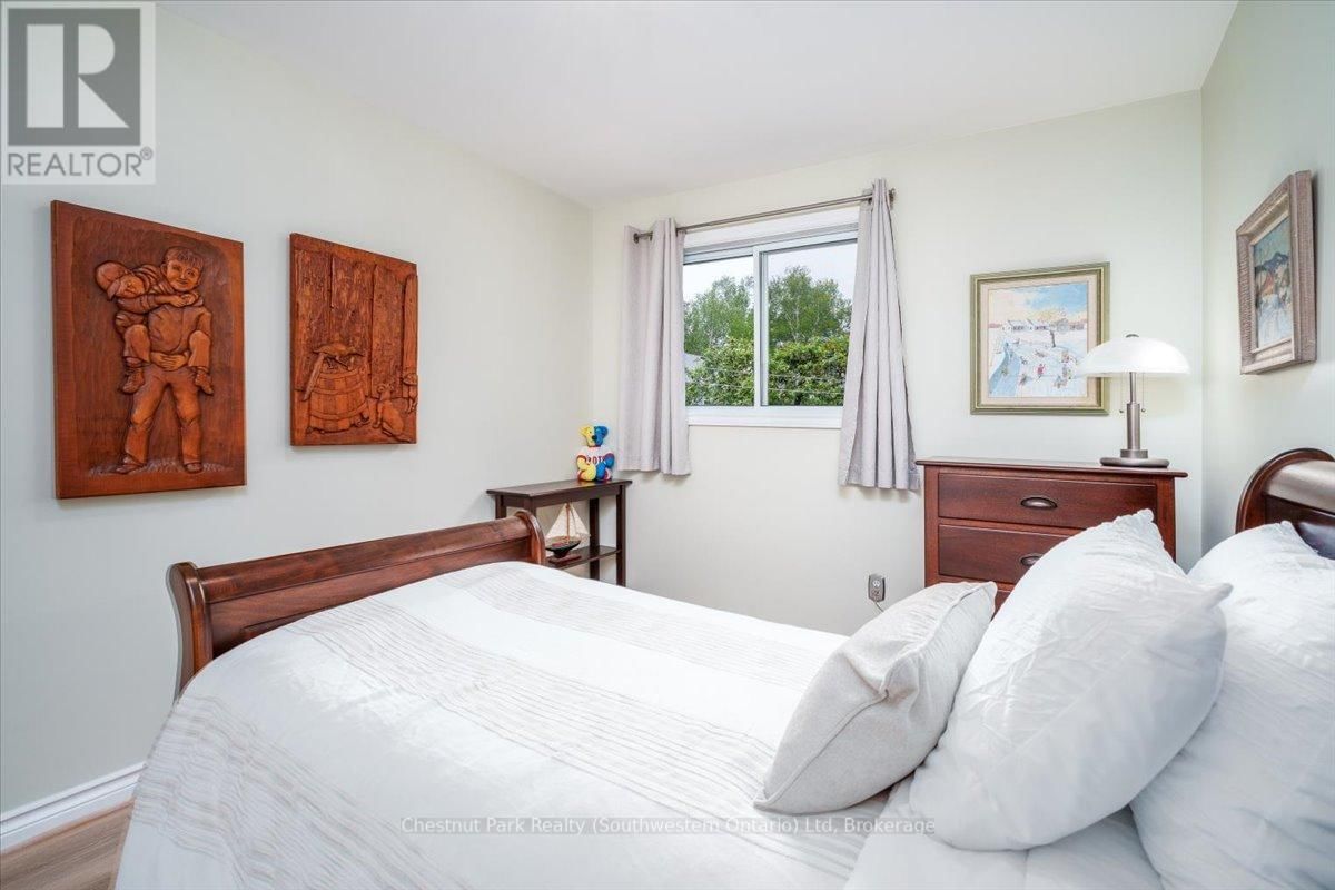 31 SUNSET STREET Image 23