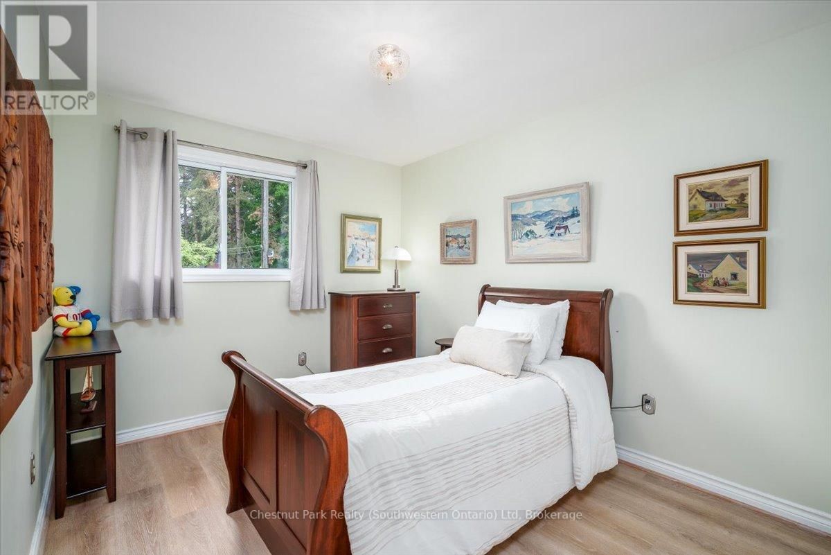 31 SUNSET STREET Image 24