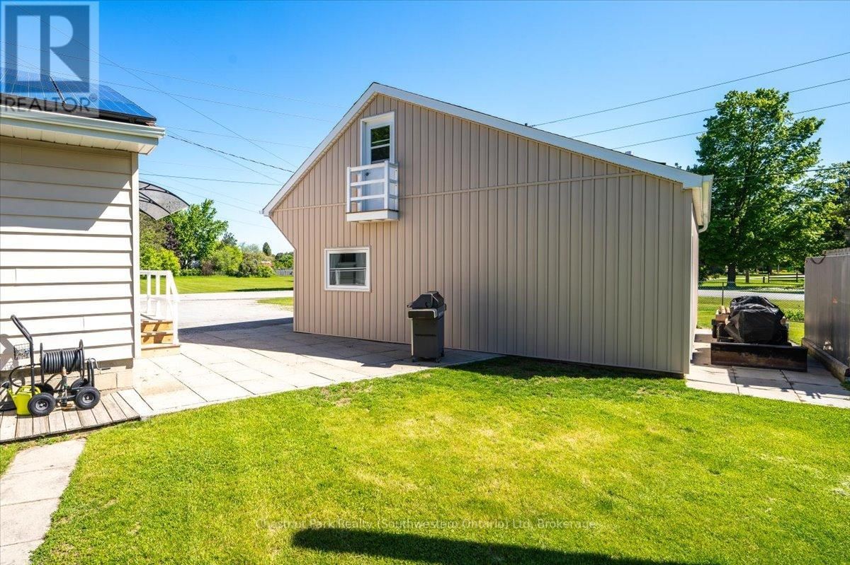 31 SUNSET STREET Image 32
