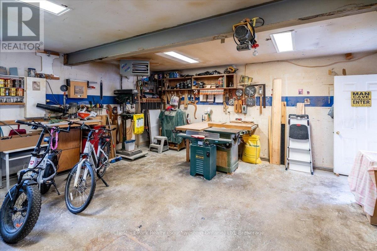 31 SUNSET STREET Image 34