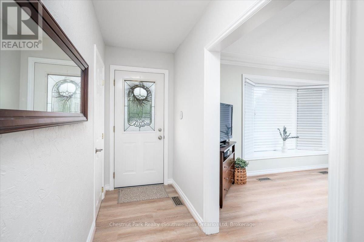 31 SUNSET STREET Image 8