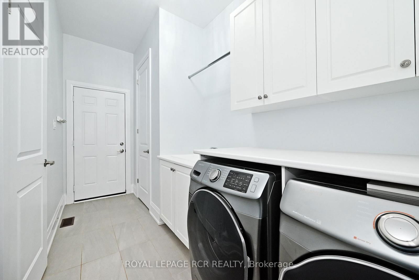 240 CONKLIN CRESCENT Image 24