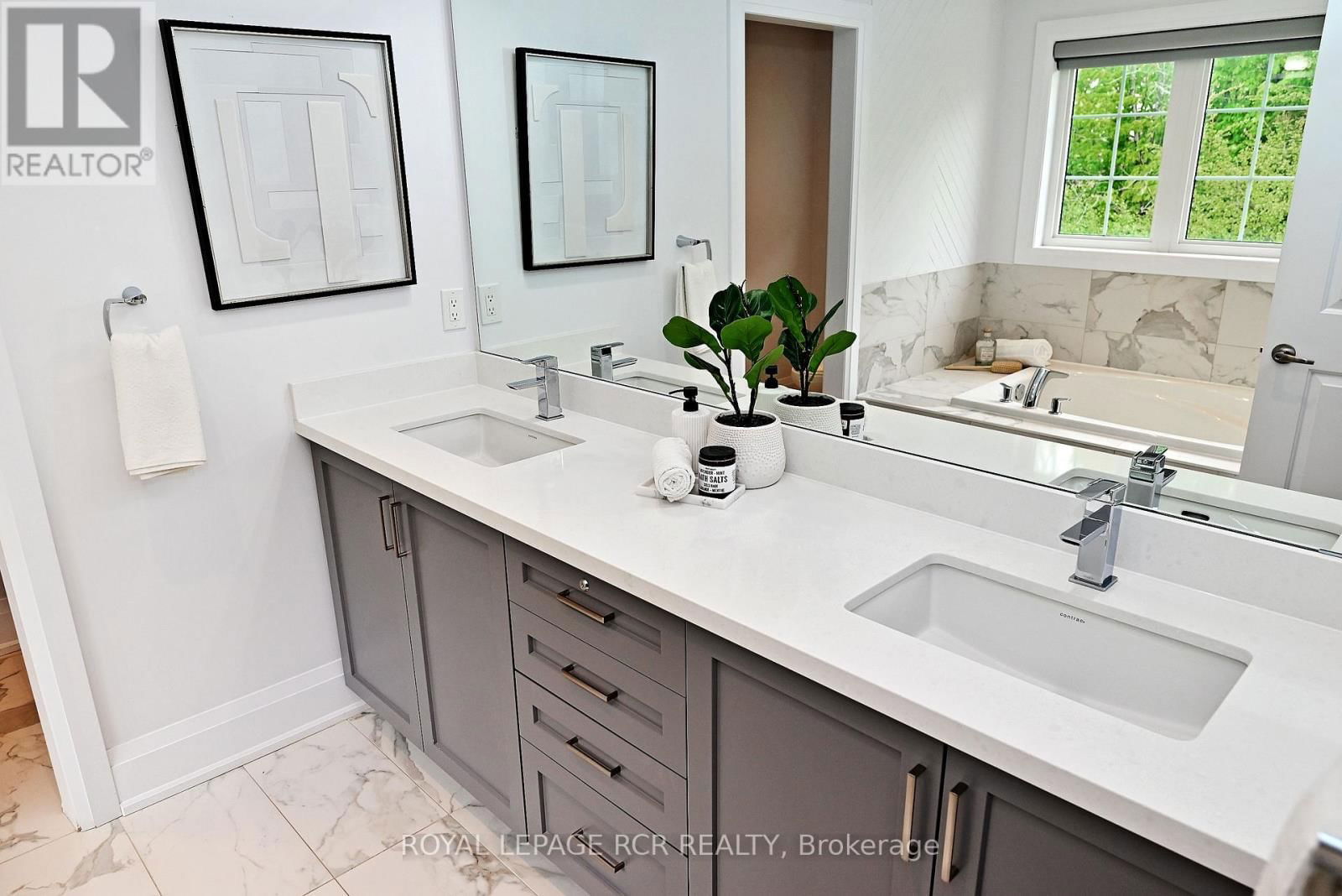 240 CONKLIN CRESCENT Image 32