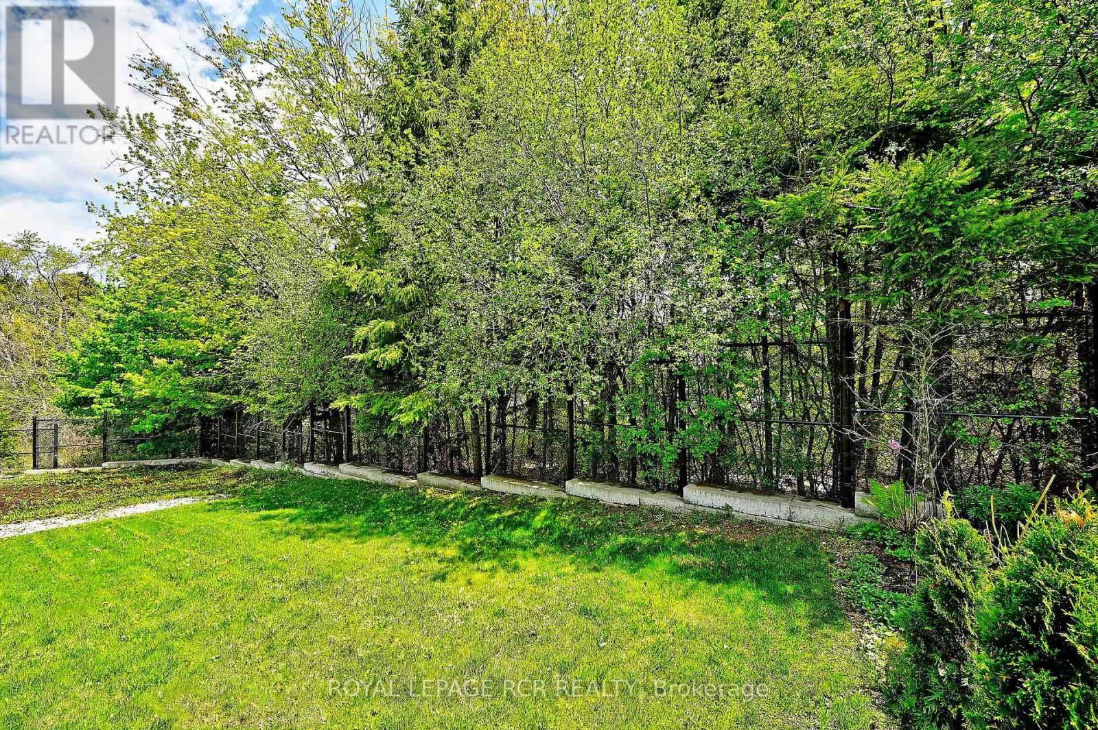 240 CONKLIN CRESCENT Image 4