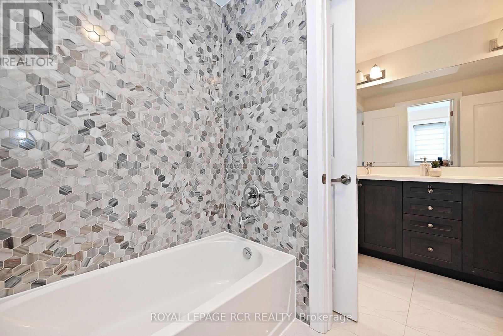 240 CONKLIN CRESCENT Image 44