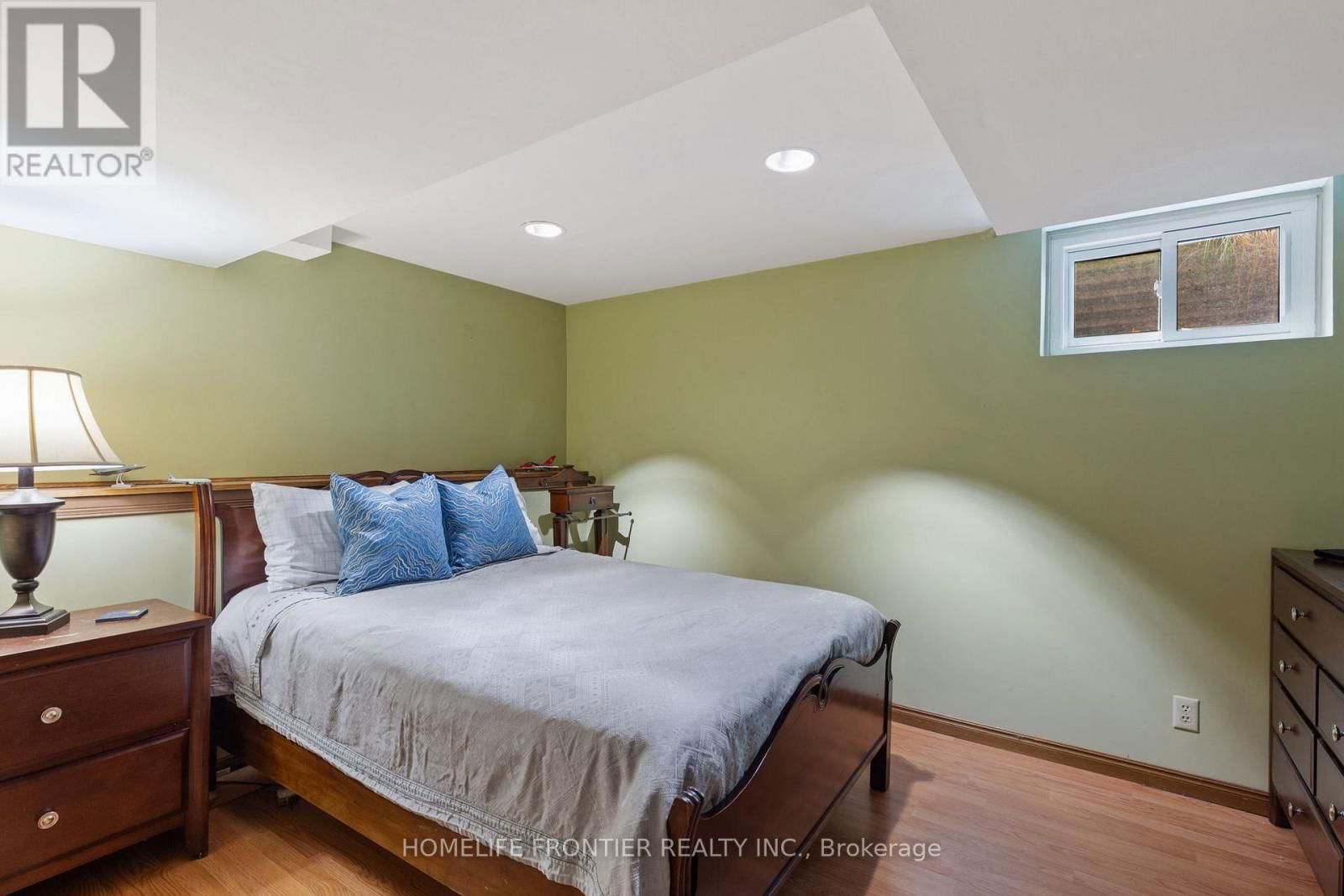 40 DELTA CRESCENT Image 31