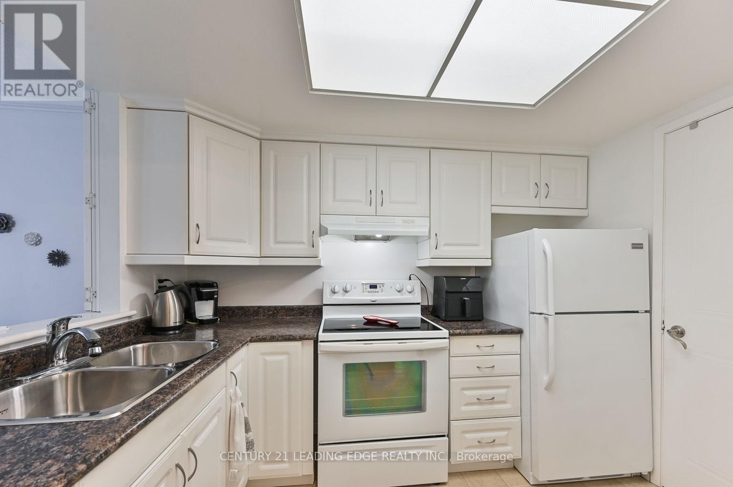 118 - 100 ANNA RUSSELL WAY Image 14