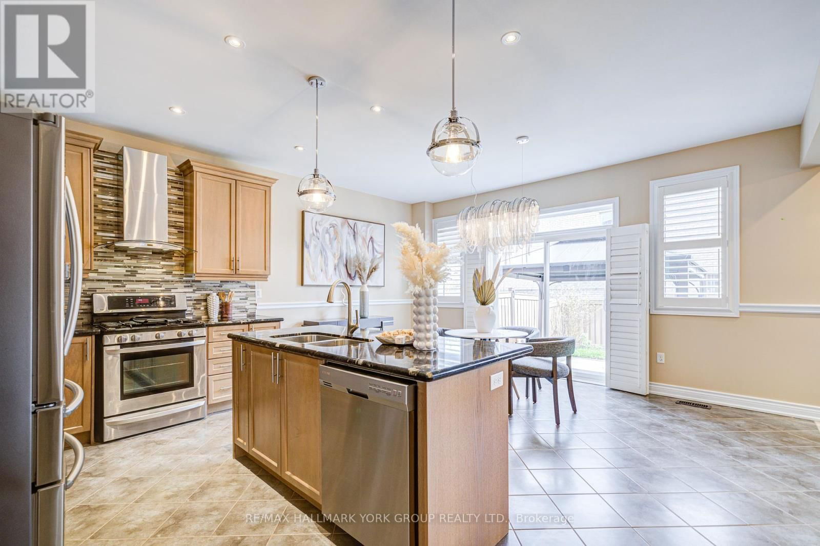 1172 BLENCOWE CRESCENT Image 17