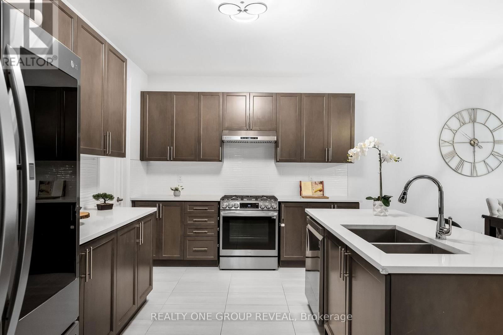 46 BUSATO DRIVE Image 32