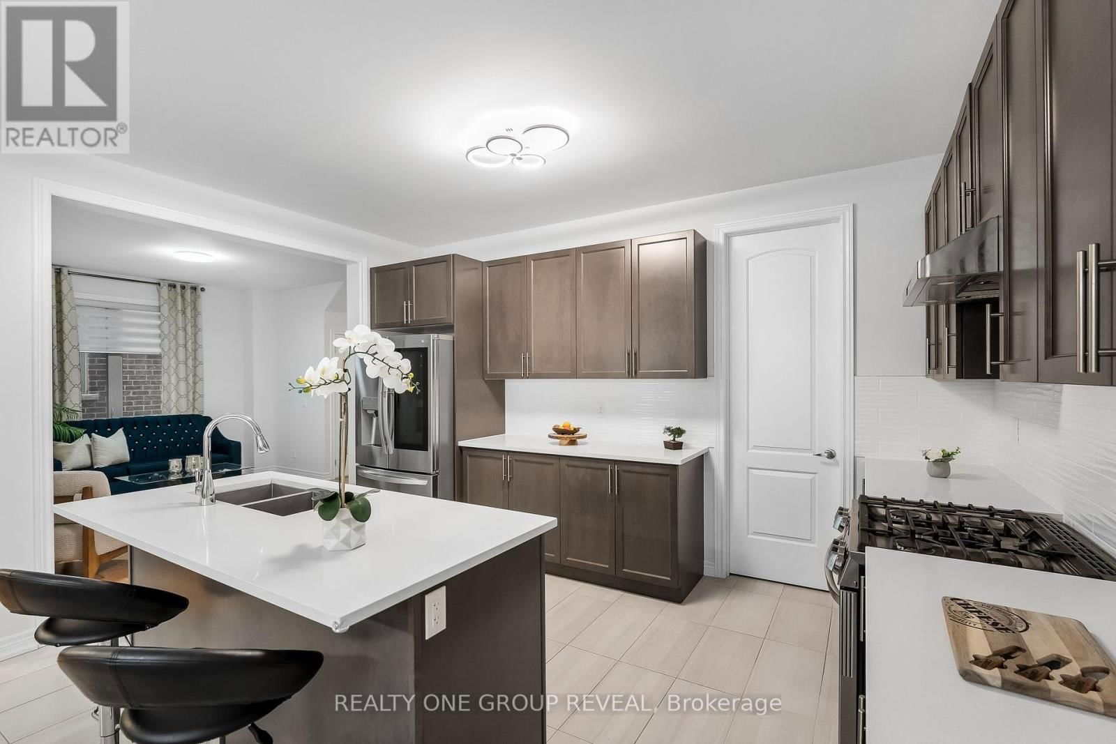46 BUSATO DRIVE Image 34