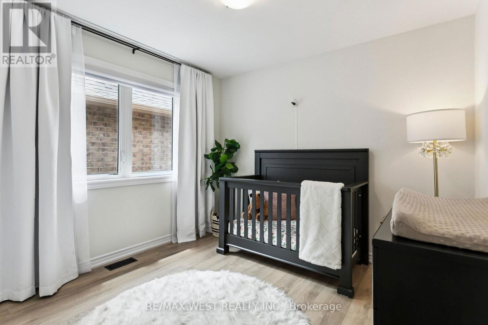 10 VIOLA STREET Image 23