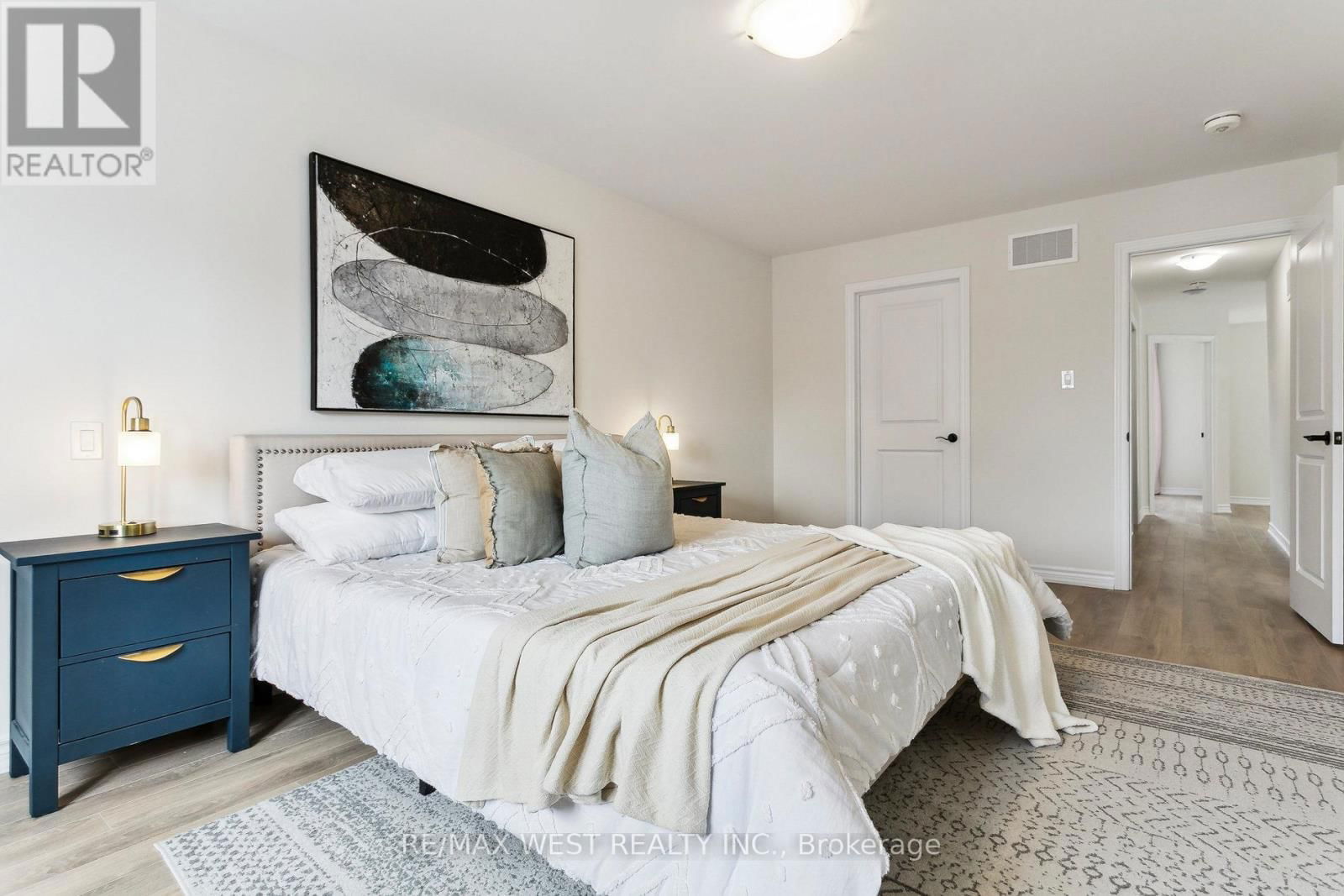 10 VIOLA STREET Image 31
