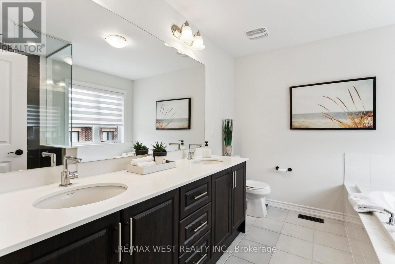 10 VIOLA STREET Image 33