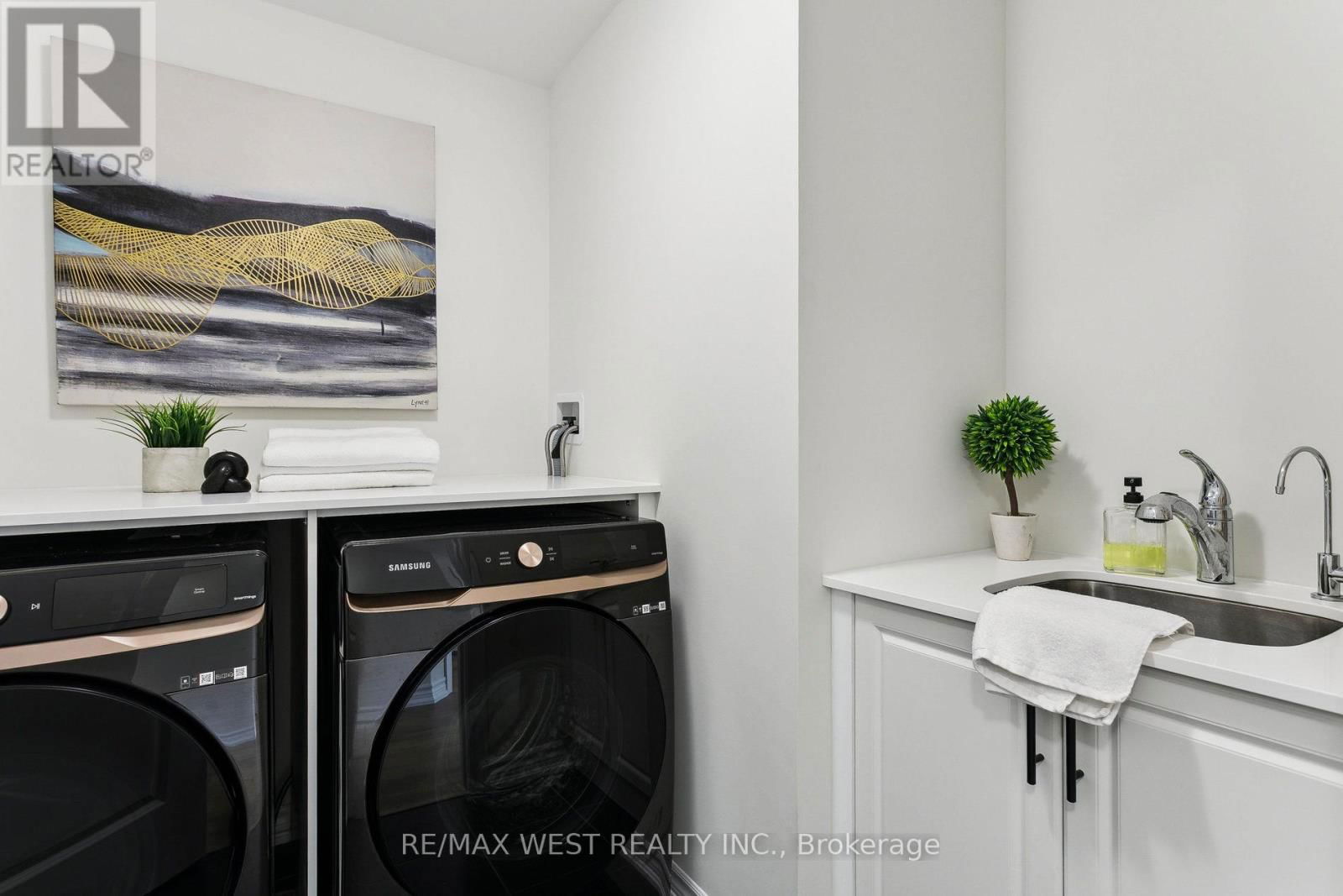10 VIOLA STREET Image 35