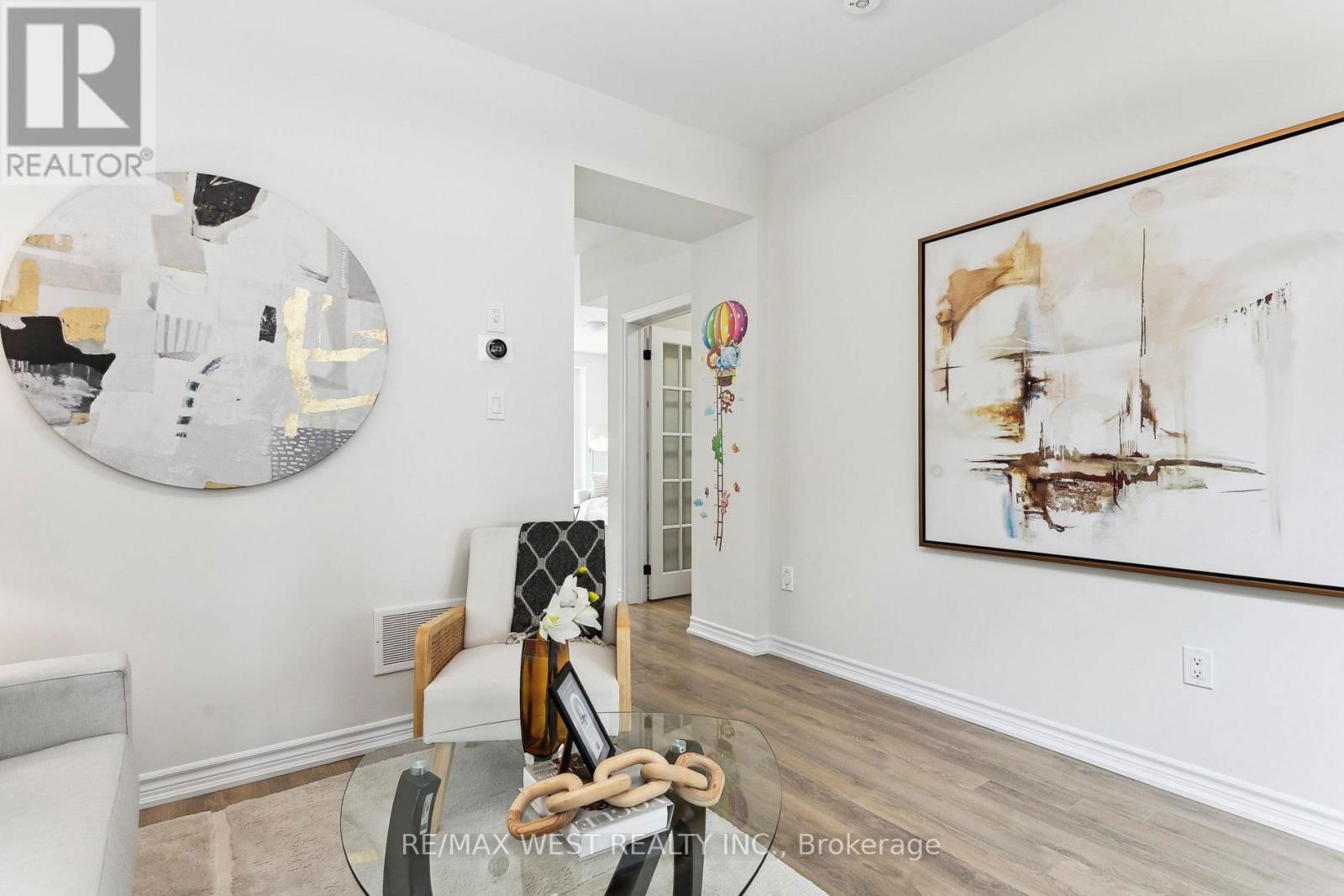 10 VIOLA STREET Image 7