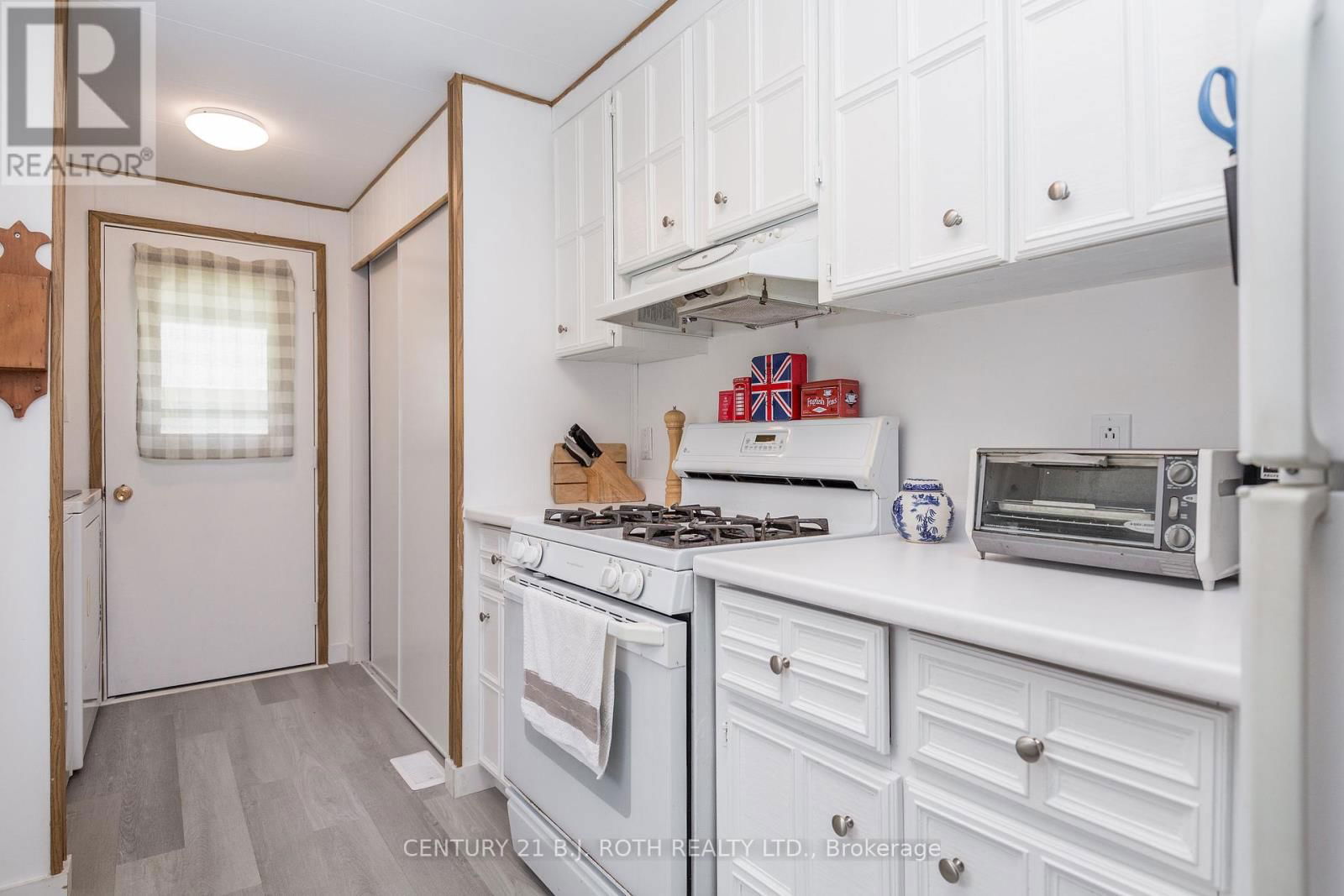 63 FLORA DRIVE Image 20