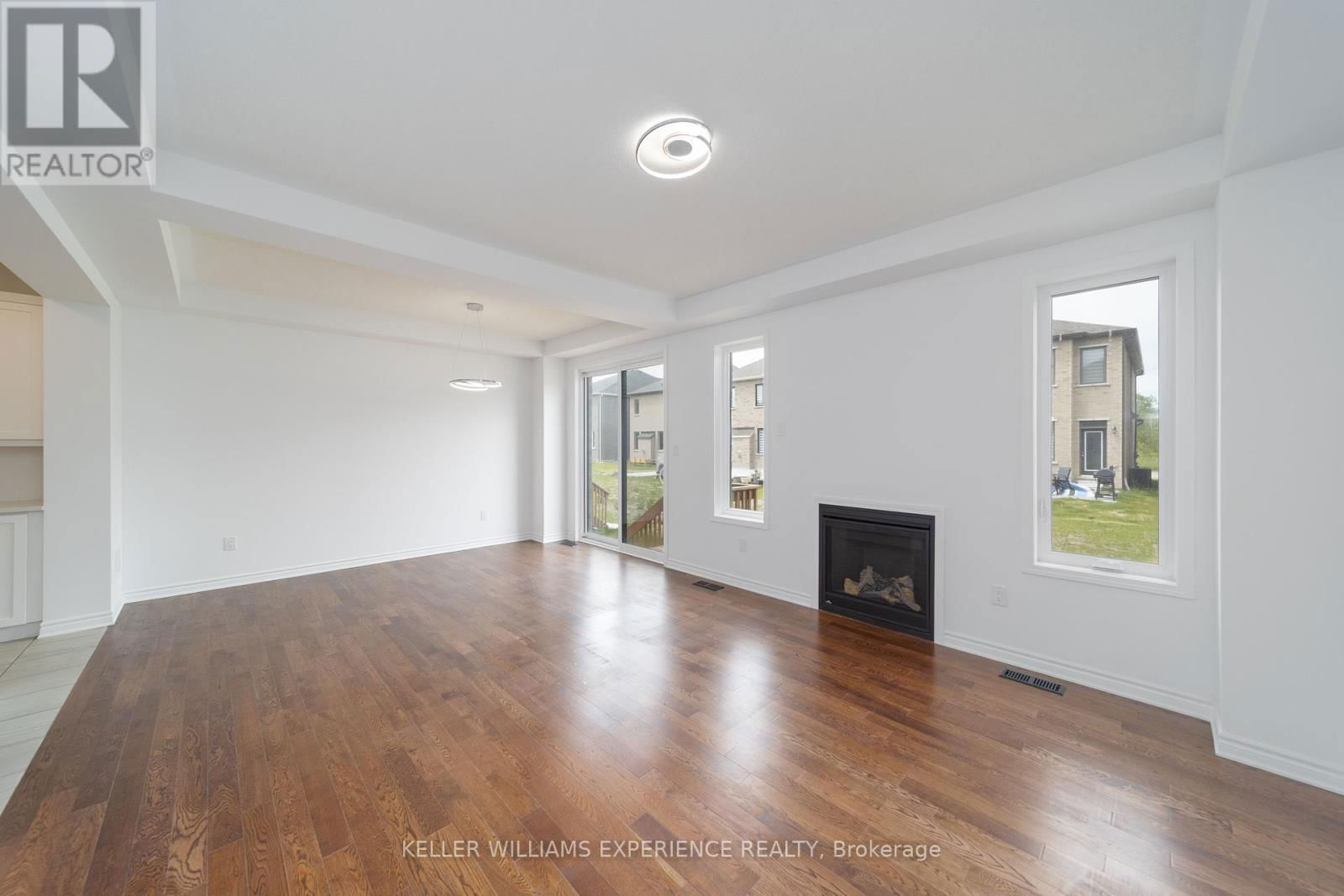 700 MIKA STREET Image 12