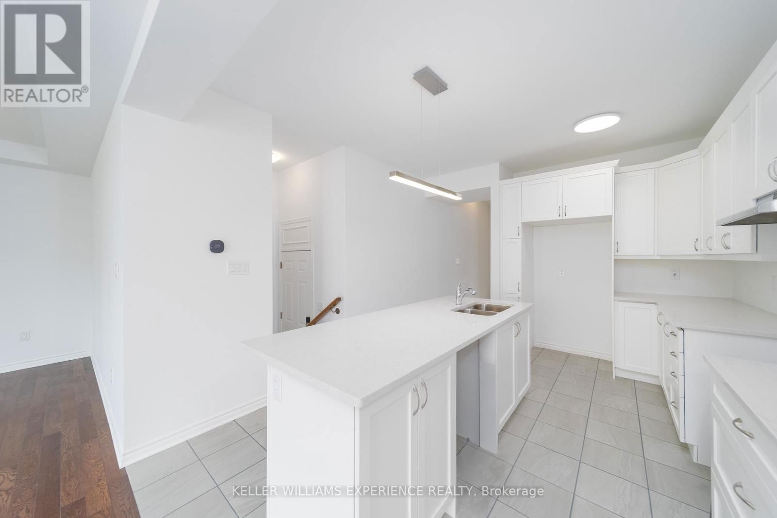 700 MIKA STREET Image 8