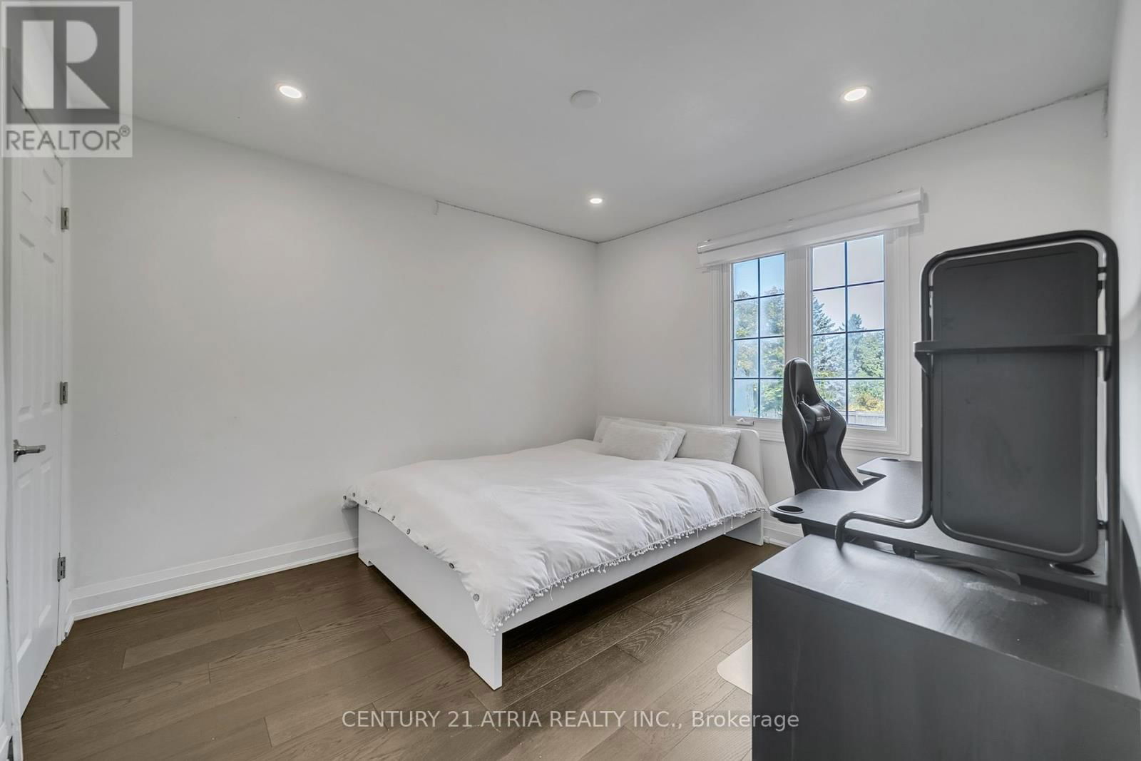 65 WORTHINGTON AVENUE Image 32