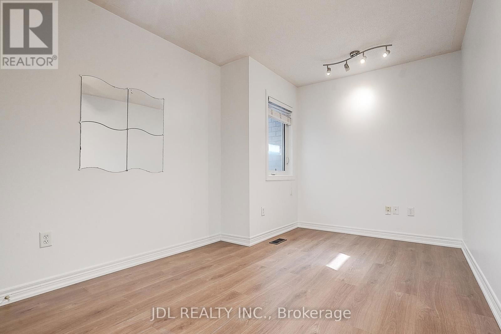 64 PILLAR ROCK CRESCENT Image 28